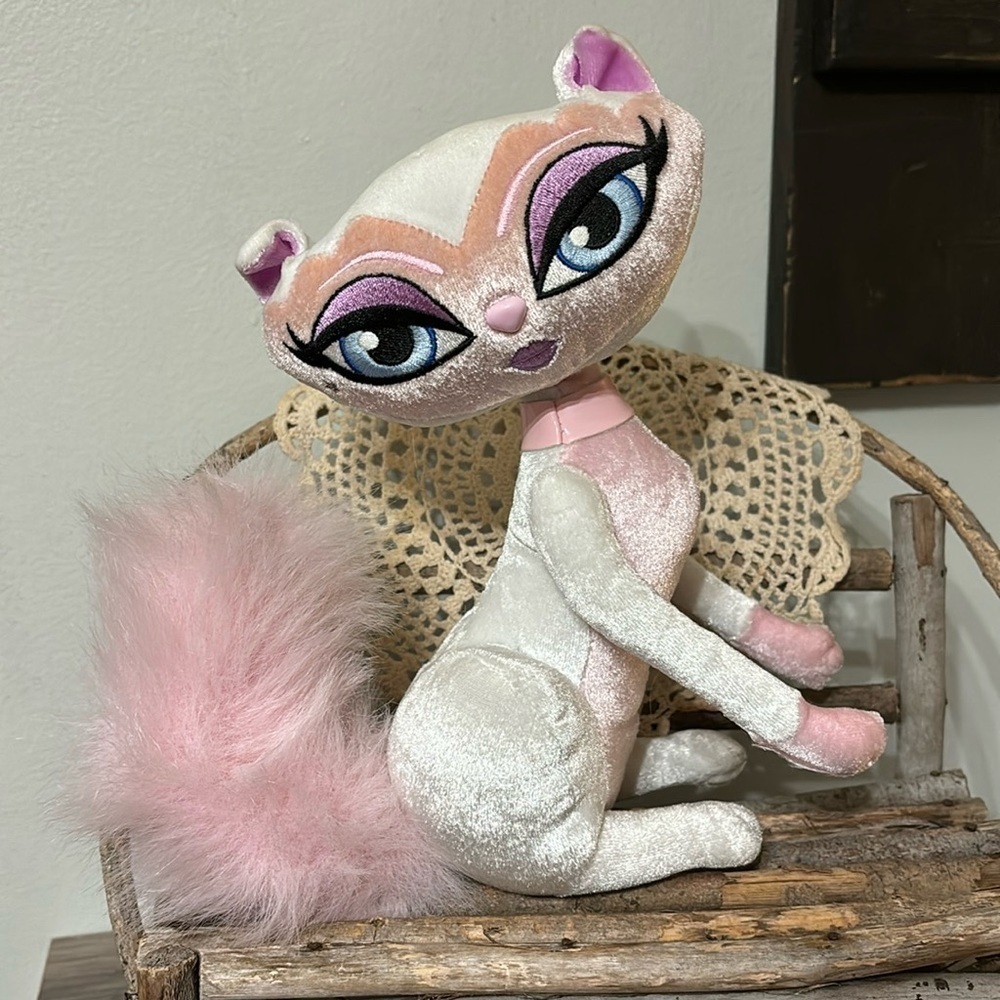 BRATZ PETZ KENDALL PINK AND WHITE POSABLE CAT PRE OWNED